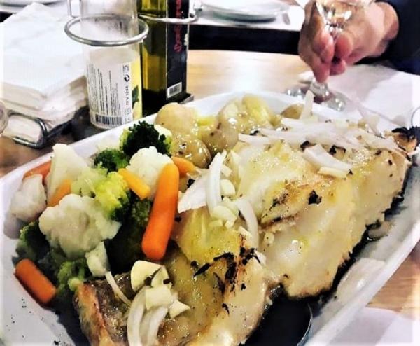 Bacalhau grelhado com legumes