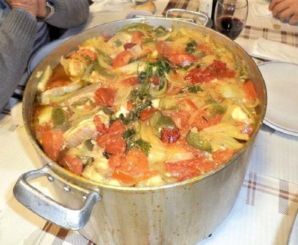 Cataplana de peixe e legumes