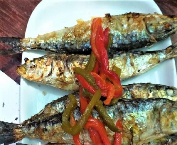 Sardinhas grelhadas com pimentos